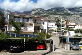 Apartments with a parking space Makarska - 6784